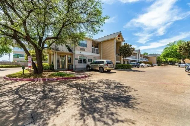 HomeTowne Studios Dallas - North Addison/Tollway