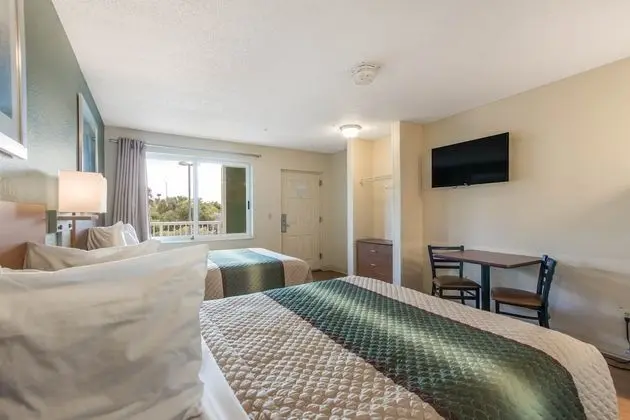 HomeTowne Studios by Red Roof Fort Lauderdale - Oda