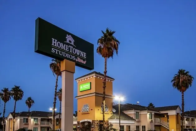 HomeTowne Studios by Red Roof Phoenix - Black Canyon Highway