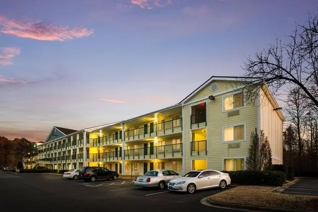 HomeTowne Studios by Red Roof Raleigh - Durham - Dış Mekan
