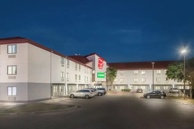 HomeTowne Studios by Red Roof San Antonio - Seaworld/Northwest - Dış Mekan