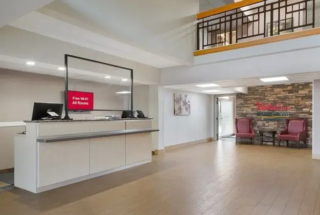 HomeTowne Studios by Red Roof San Antonio - Seaworld/Northwest - Lobi