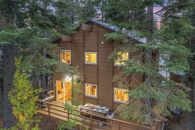 Homewood by Avantstay Amazing Family Cabin w/ Hot Tub & Sauna