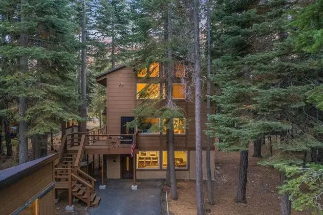 Homewood by Avantstay Amazing Family Cabin w/ Hot Tub & Sauna