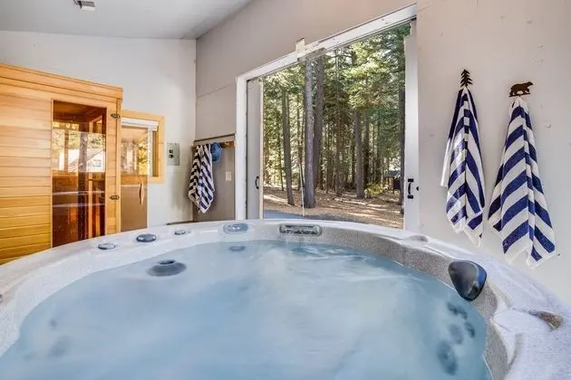 Homewood by Avantstay Amazing Family Cabin w/ Hot Tub & Sauna - İç Mekan