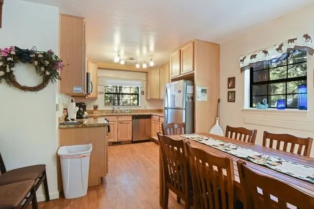 Homewood Creekside Cabin - Mutfak
