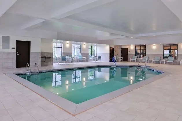 Homewood Suites by Hilton Des Moines Airport - Havuz
