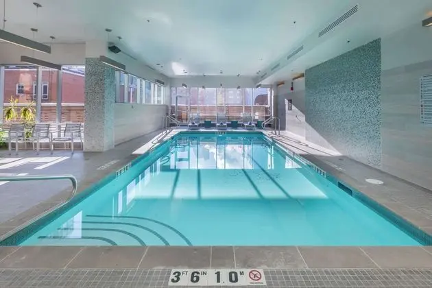 Homewood Suites by Hilton Calgary Downtown - Havuz