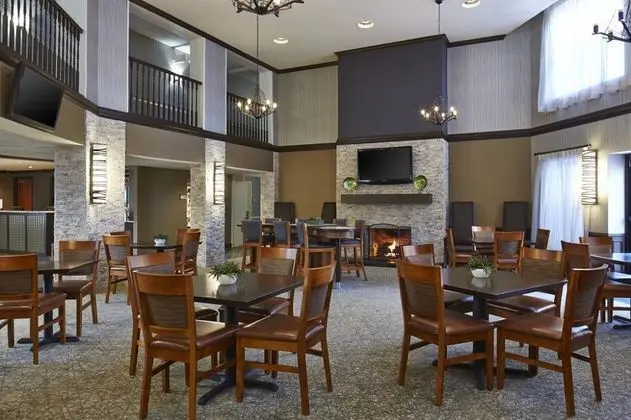 Homewood Suites by Hilton Chicago-Lincolnshire - Yeme / İçme