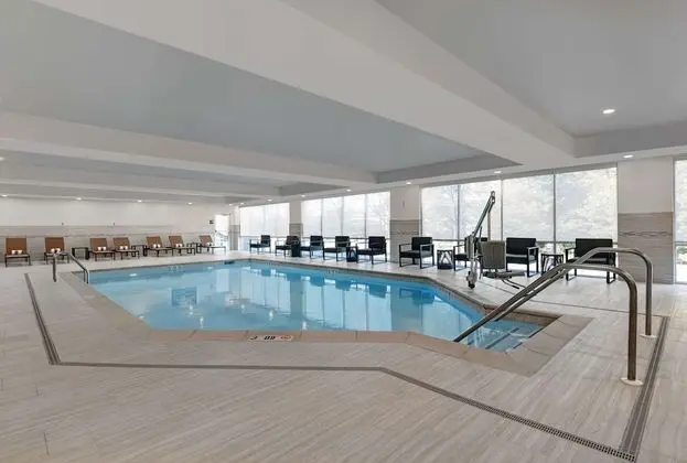 Homewood Suites by Hilton Edison Woodbridge - Havuz