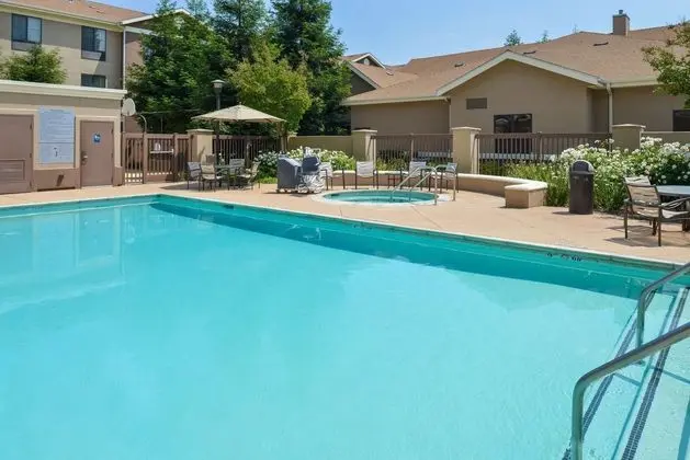 Homewood Suites by Hilton Fresno - Havuz