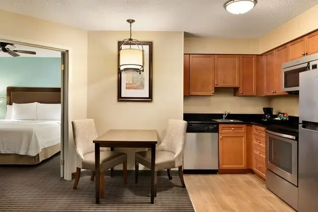 Homewood Suites by Hilton Grand Rapids - Mutfak