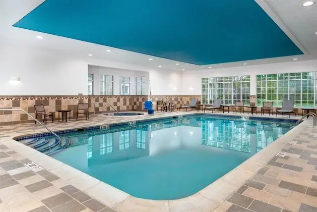 Homewood Suites by Hilton Holyoke-Springfield/Nort - Havuz