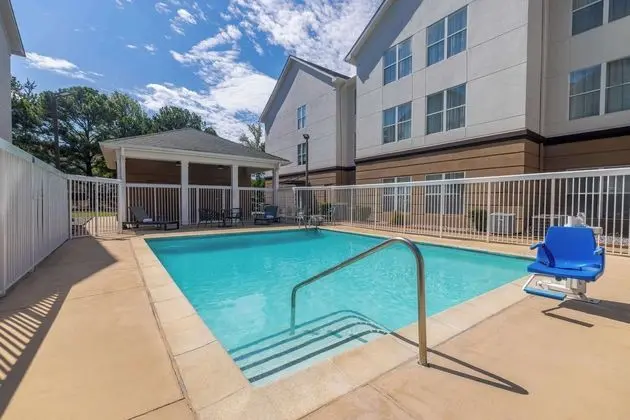 Homewood Suites by Hilton Jackson-Ridgeland - Havuz