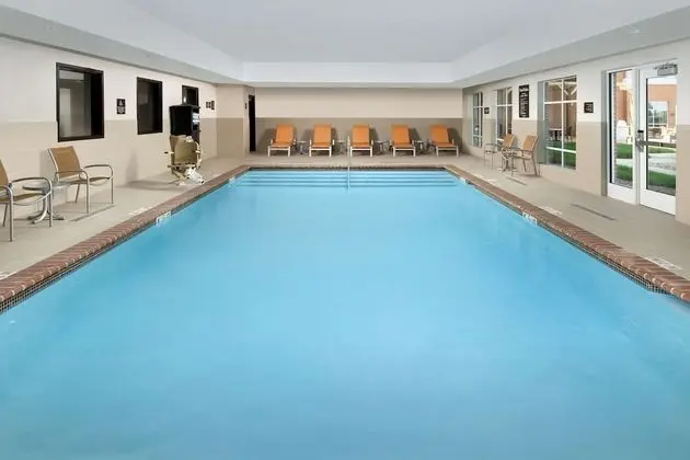 Homewood Suites by Hilton Kansas City Speedway - Havuz