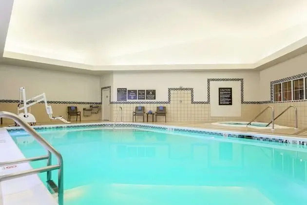 Homewood Suites by Hilton Long Island-Melville - Havuz