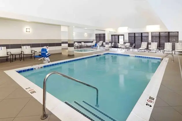 Homewood Suites by Hilton Munster - Havuz