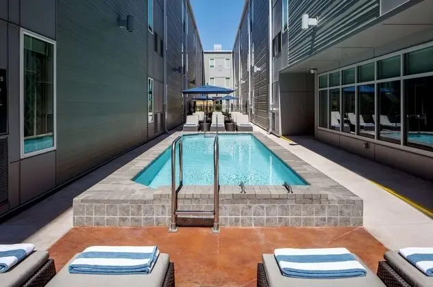 Homewood Suites by Hilton New Orleans French Quarter - Havuz