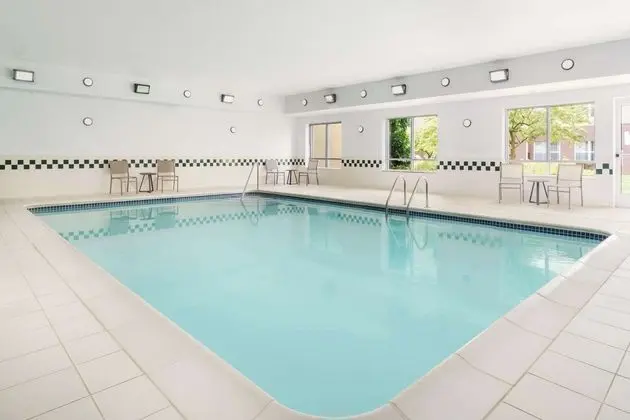 Homewood Suites by Hilton Rochester/Henrietta - Havuz