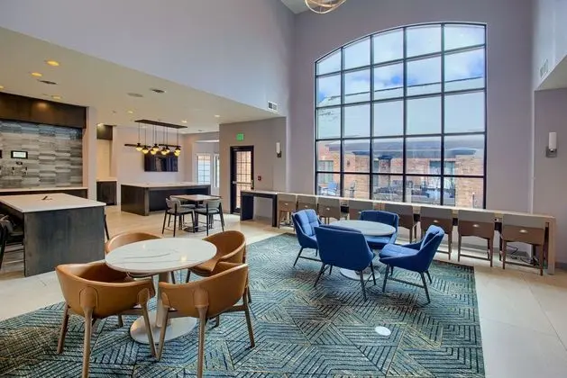 Homewood Suites by Hilton South Bend Notre Dame Area - Lobi