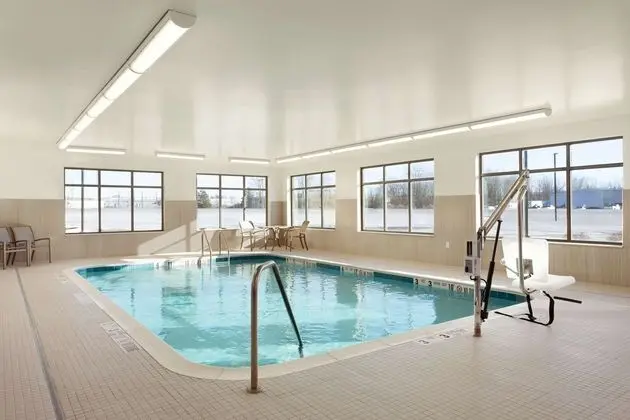 Homewood Suites by Hilton Syracuse - Havuz
