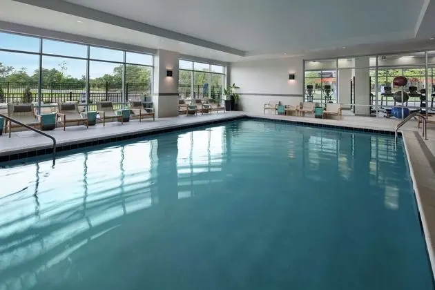 Homewood Suites by Hilton Teaneck/Glenpointe - Havuz