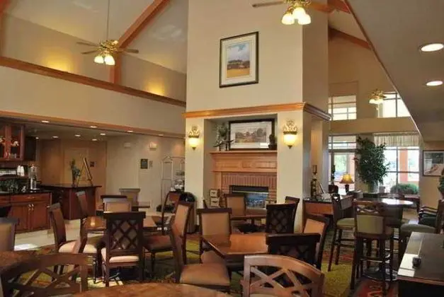 Homewood Suites by Hilton Toledo-Maumee 