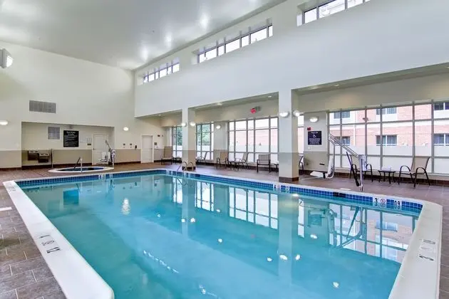 Homewood Suites by Hilton Woodbridge, VA - Havuz