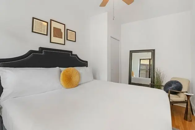 Homey 2BR Apartment in Boystown