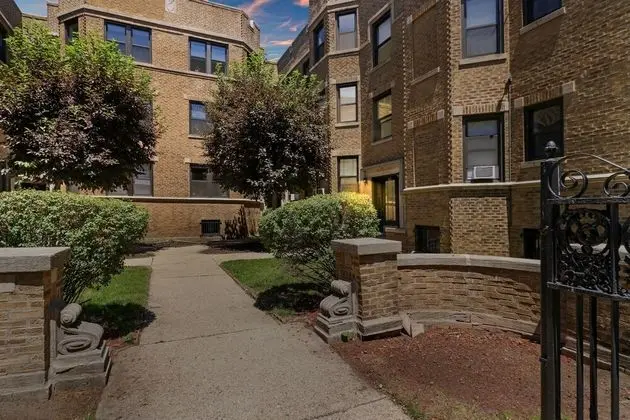 Homey 2BR Apartment in Boystown