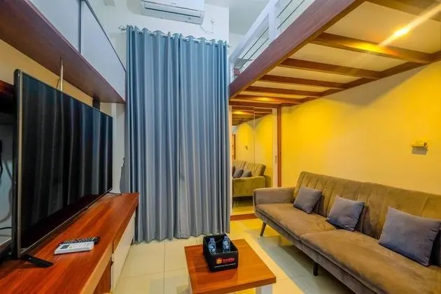 Homey and Comfort Living Studio Room at Dave Apartment