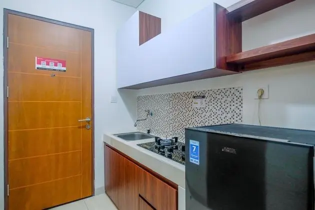 Homey and Comfort Living Studio Room at Dave Apartment - Mutfak