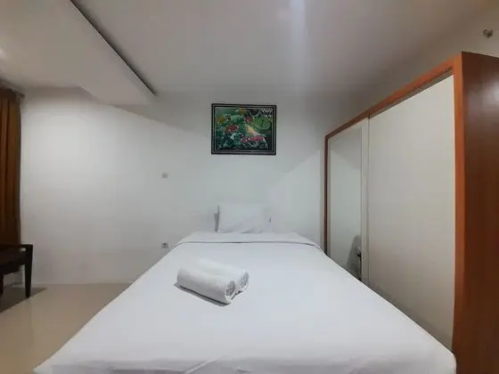 Homey And Comfort Stay Studio At Green Park Yogyakarta Apartment - Oda