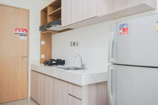 Homey And Comfort Studio Room Apartment At B Residence - Mutfak