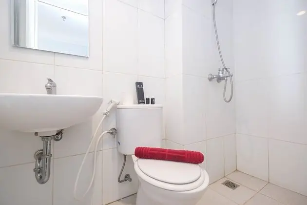Homey and Comfy Studio Tamansari Mahogany Apartment - Banyo Tipleri