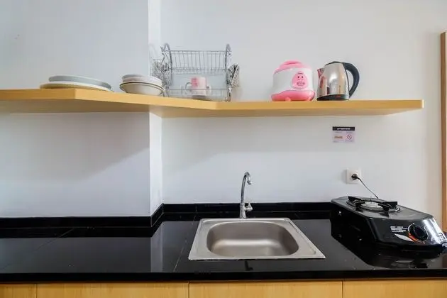 Homey and Comfy Studio Tamansari Mahogany Apartment - Mutfak