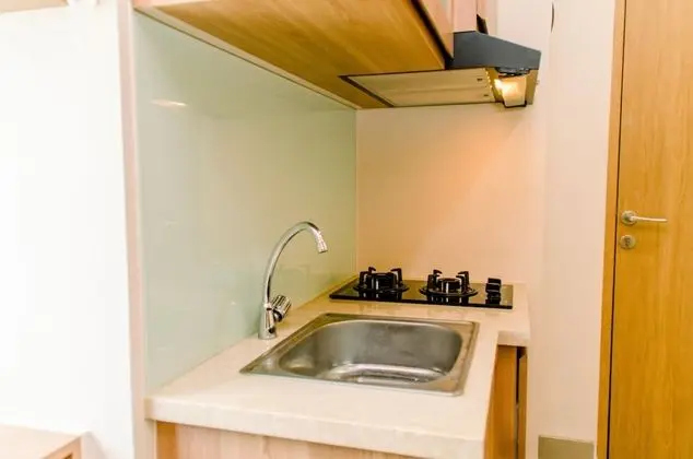 Homey And Compact Studio Apartment At B Residence - Mutfak