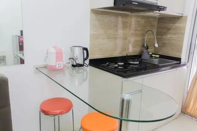 Homey and Cozy 2BR Bassura City Apartment near Mall - Mutfak