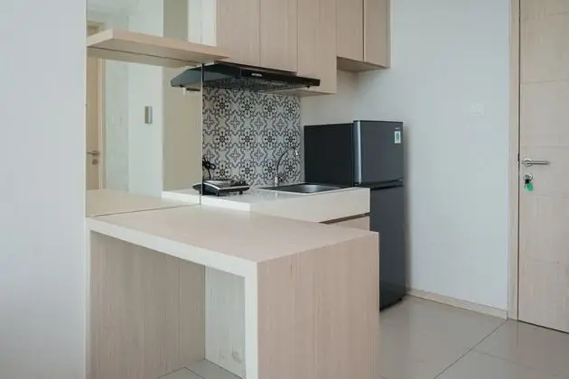 Homey And Cozy Stay 1Br At Tree Park City Bsd Apartment - Mutfak