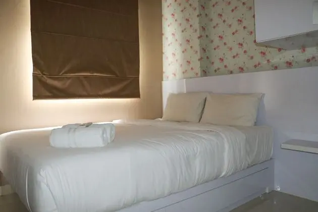 Homey And Cozy Stay 2Br At Green Pramuka City Apartment
