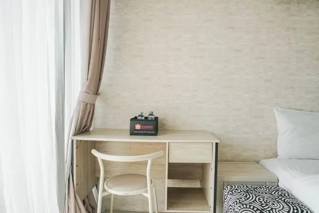 Homey And Relax Studio Apartment At Cervino Village Residence - Oda