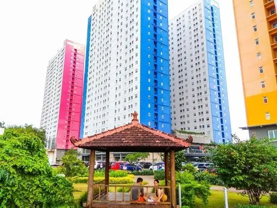 Homey and Relaxing 2BR Green Pramuka Apartment