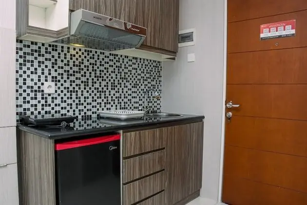 Homey And Simple Studio Apartment At Taman Melati Margonda - Mutfak
