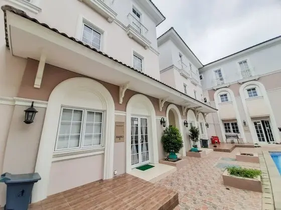 Homey Studio at Alesha Vanya Park BSD Guest House (Sharing Bathroom) - Dış Mekan