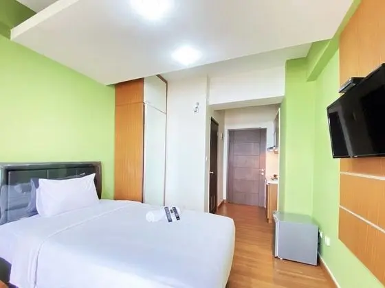 Homey Studio Apartment At Easton Park Residence Jatinangor