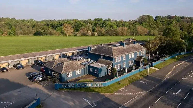 Honest Lawyer Hotel - Öne Çıkan Resim
