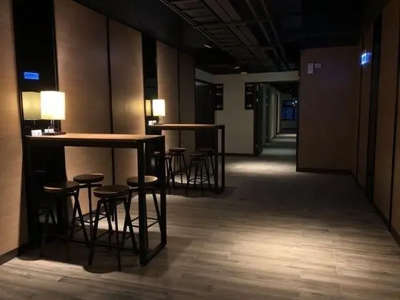 Honest & Warm Hotel