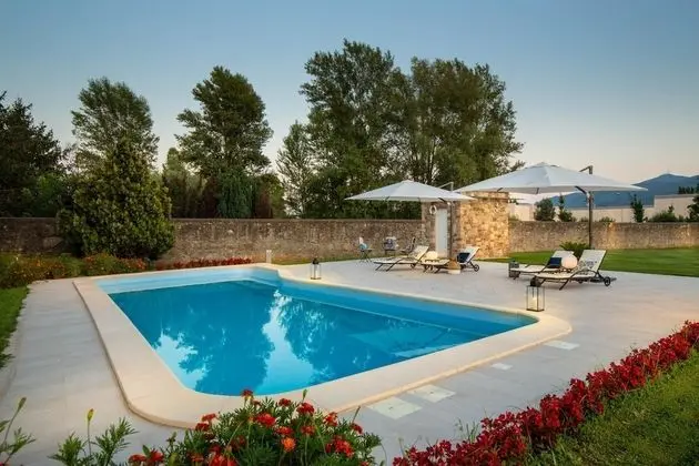 Honeymoon Leonor Villa in Bike Distance From Lucca