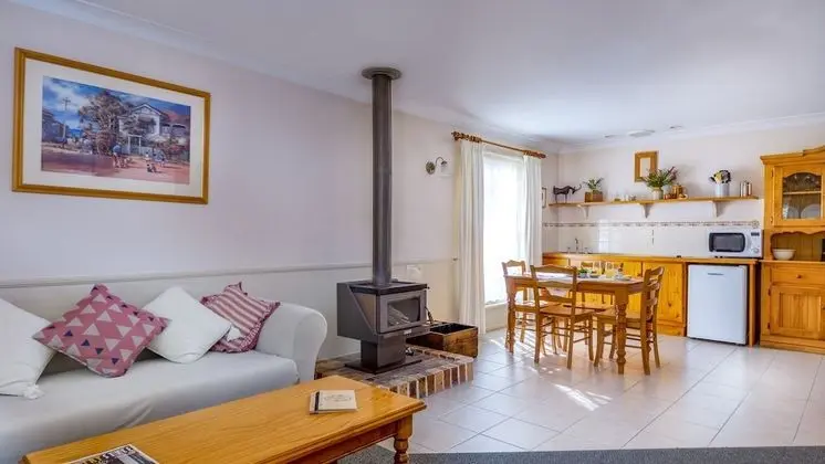 Honeysuckle Cottages Stanthorpe - Oda