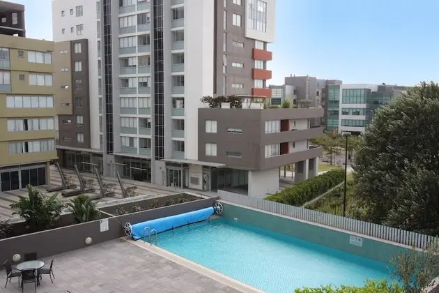 Honeysuckle Executive Apartments - Havuz
